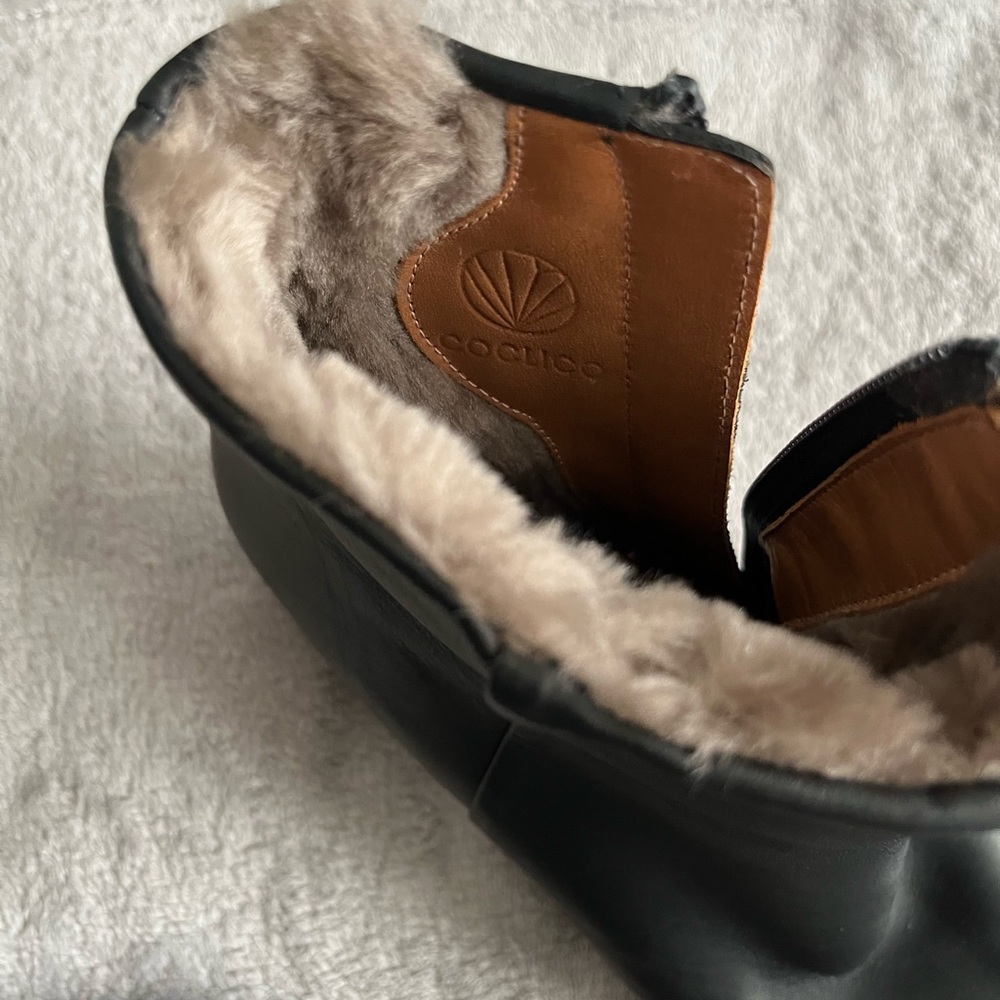 Coclico Black Leather Ankle Boots with shearling inside. 40/ 9.5 Like new - Picture 5 of 12